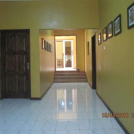 Jamaica Inn Guest House Botianaw ภายนอก รูปภาพ