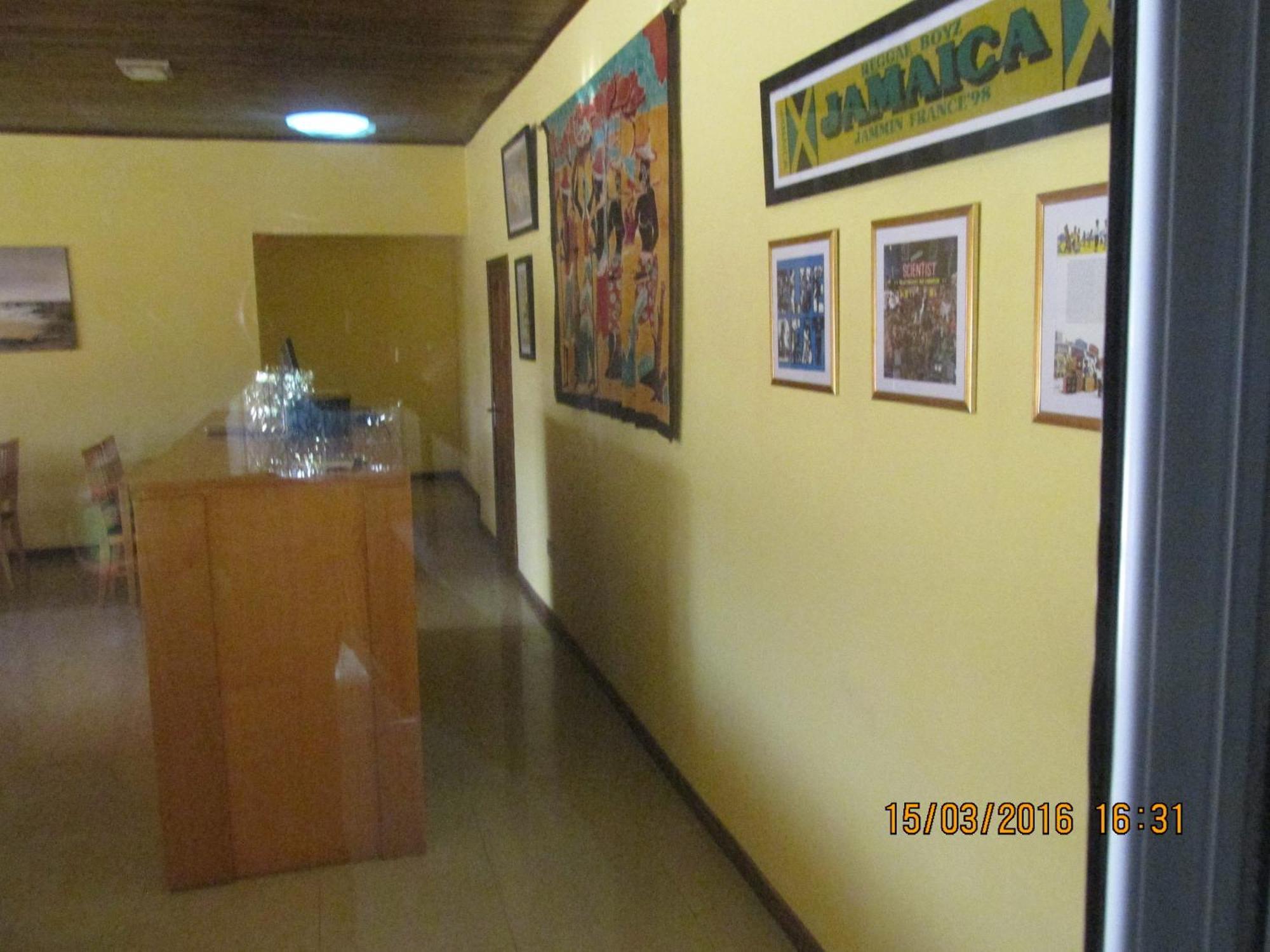 Jamaica Inn Guest House Botianaw ภายนอก รูปภาพ