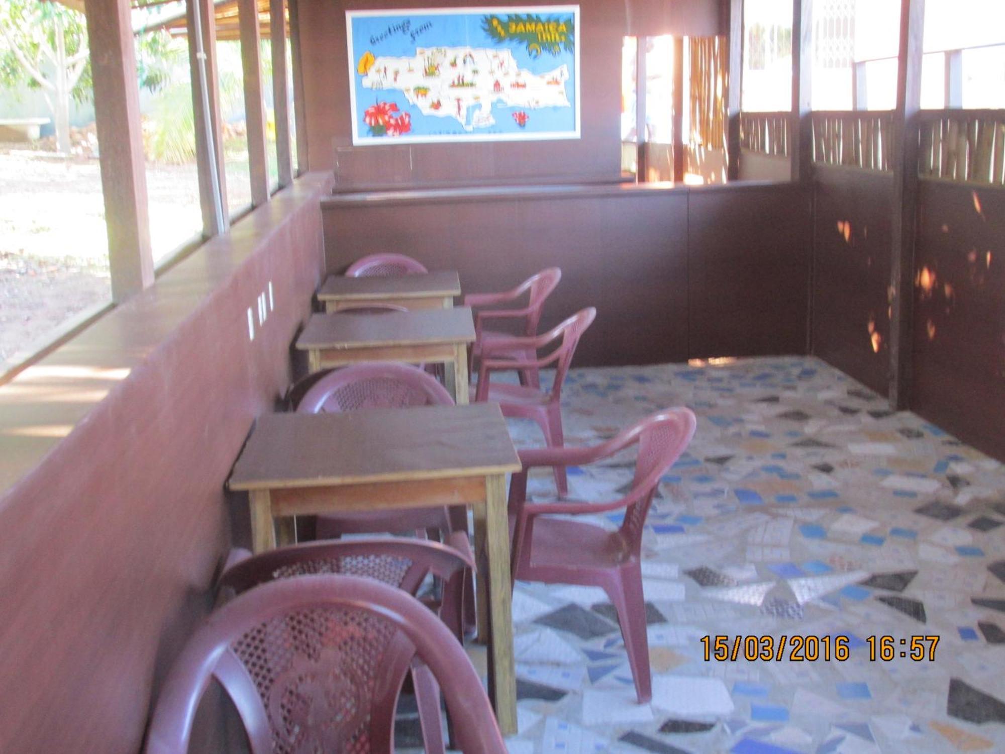 Jamaica Inn Guest House Botianaw ภายนอก รูปภาพ