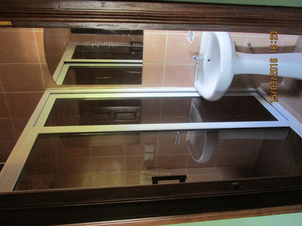 Jamaica Inn Guest House Botianaw ภายนอก รูปภาพ